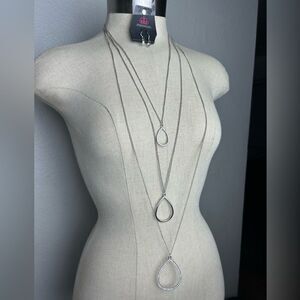 Paparazzi Silver Necklace and Earring Set